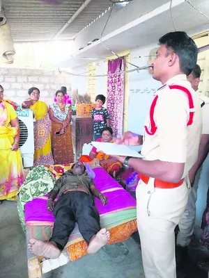 ఉరేసుకుని వ్యక్తి ఆత్మహత్య
