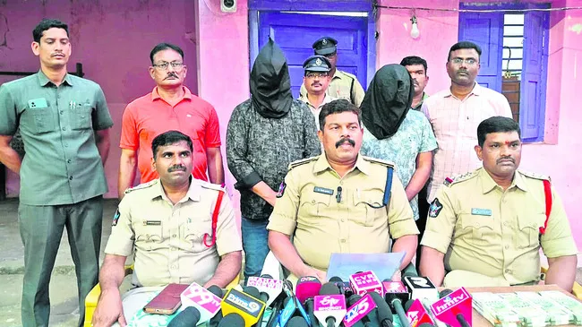ఏటీఎం మోసాల ముఠా అరెస్టు