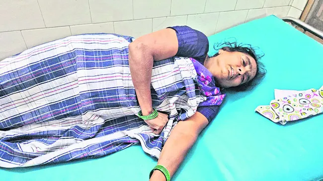 ఎస్సై దూషించాడని మహిళ ఆత్మహత్యాయత్నం