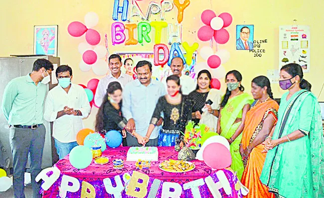 ●   కలెక్టర్‌లు, డాక్టర్ల   వంటి ప్రముఖుల తాకిడి.. 