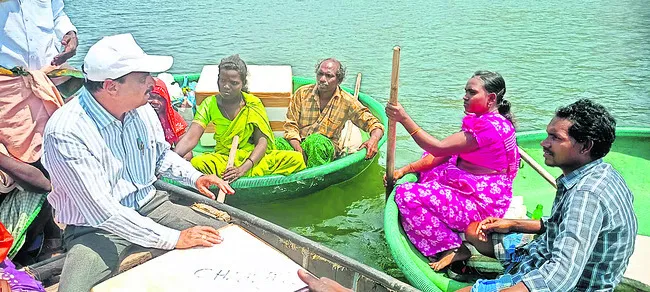 అలవి వలలతో వేట సాగిస్తే చర్యలు
