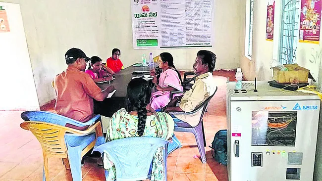 పైసలిస్తేనే.. ఫీల్డ్ అసిస్టెంట్ పోస్టు