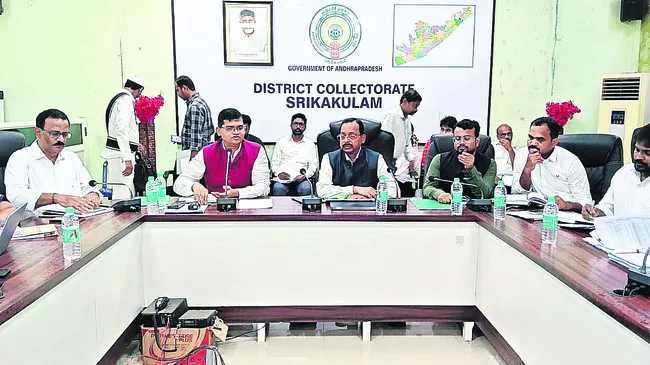 స్వర్ణాంధ్ర లక్ష్యాలను సాధించాలి