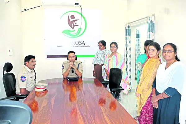 భరోసా కేంద్రాన్ని సందర్శించిన ఎస్పీ 