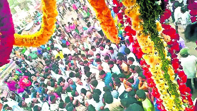 ఈఓ నిర్లక్ష్యానికి పరాకాష్ట 