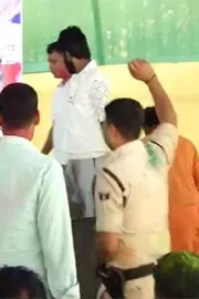 RJD leader Tej Pratap Yadav And Policeman Holy Dance10