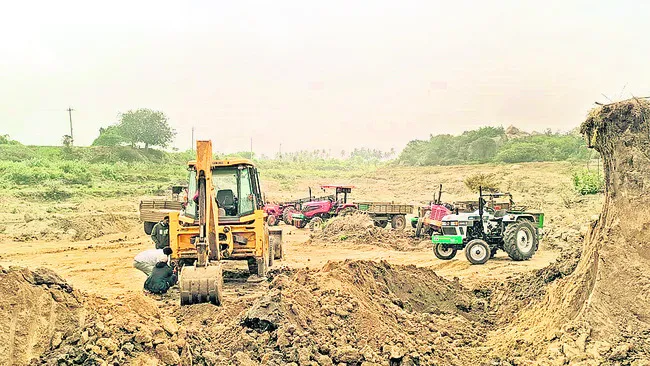 యథేచ్ఛగా మట్టి దందా
