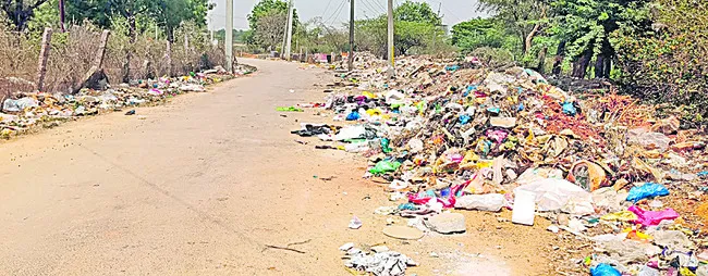 అపరిశుభ్రంగా రోడ్లు