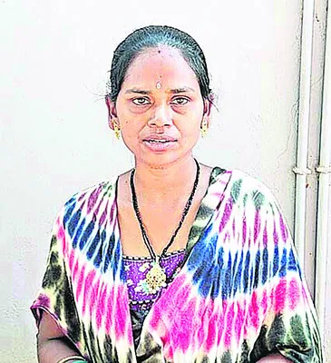 పట్టపగలే దోపిడీ యత్నం