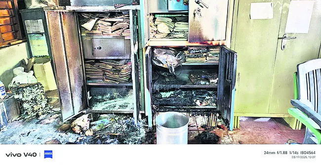 మందుబాబుల దుశ్చర్య