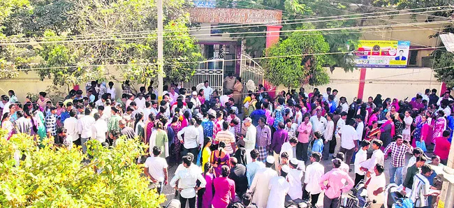 అస్తవ్యస్తంగా పది పరీక్షలు 