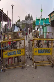 Clashes in Nagpur after Muslim groups allege holy book burnt at Aurangzeb tomb protest9