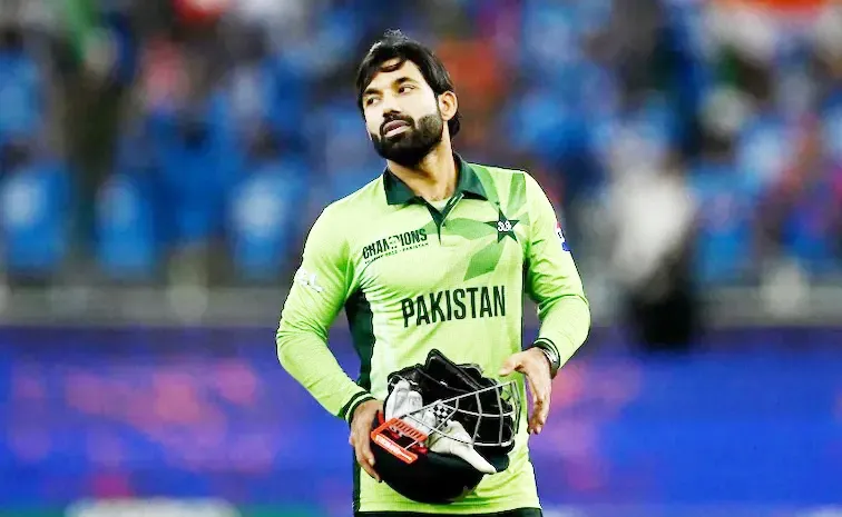 Rizwan Insulted PCB His Central contract should be revoked: Ex Pak Player7