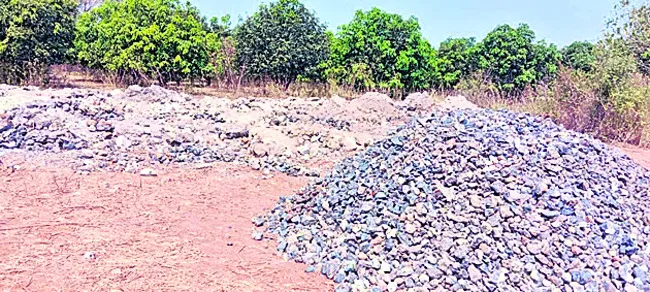 బంకురువలసలో మాంగనీస్‌ అక్రమ తరలింపు..?