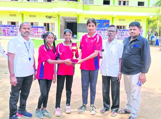 జాతీయ స్థాయి త్రోబాల్ పోటీలకు ఎంపిక
