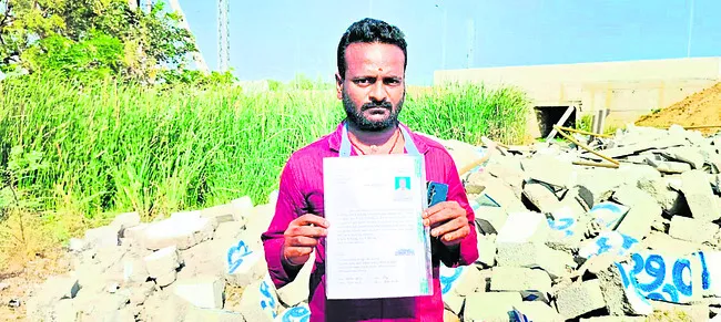 వీఆర్వోకు డబ్బులివ్వలేదనే కక్ష