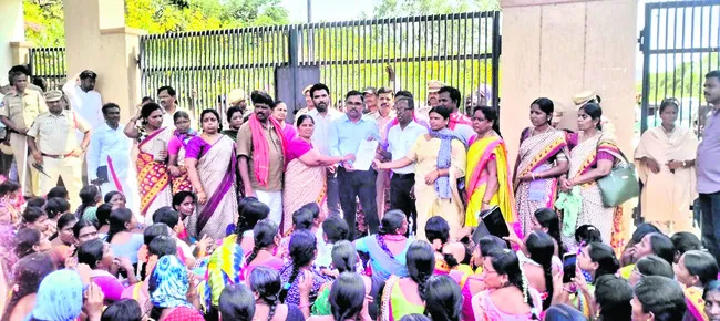 అంగన్వాడీల హామీలు నెరవేర్చాలి : సీఐటీయూ