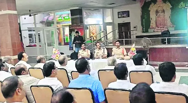 బంగారం వ్యాపారులు అప్రమత్తంగా ఉండాలి