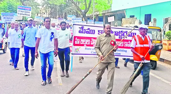 రోడ్డెక్కిన కాంట్రాక్టర్లు