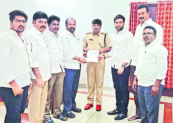 ఏకపక్షంగా కేసులు కట్టడం సరికాదు 