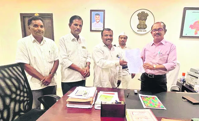 జీతం బకాయిలను చెల్లించాలి 
