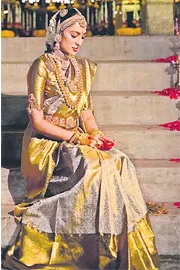 Biggest Wedding Trends Of 2025: Stunning Look Bride Collections6