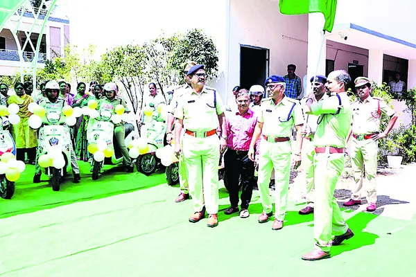 శక్తి టీమ్లతో రక్షణ