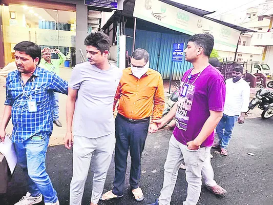 ఏసీబీకి చిక్కిన జీఎస్టీ అధికారి