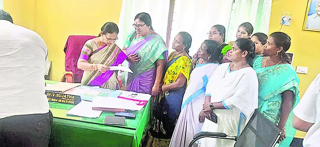 ఆశ వర్కర్లను రెగ్యులర్‌ చేయాలని డిమాండ్‌ 