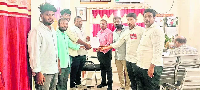 ప్రైవేట్‌ స్కూళ్లపై ఫిర్యాదు
