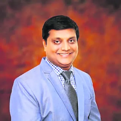 మెట్లు కూలి మహిళా కూలీ మృతి 