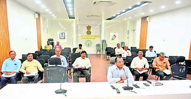ఉపాధి హామీ పథకంపై సమీక్ష