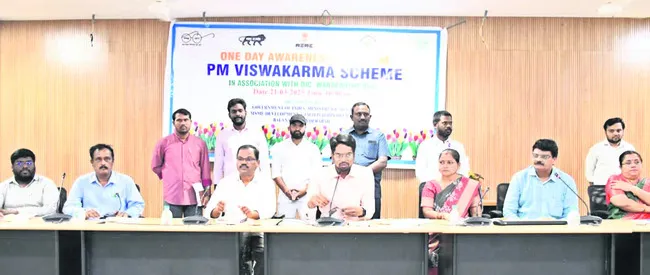 అసంపూర్తి నిర్మాణాలు పూర్తి చేయాలి