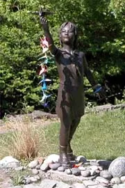 Statue of Hiroshima Bombing Victim Remembering Sadako6