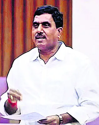 జిల్లాలో పెండింగ్ పనులను పూర్తి చేయాలి