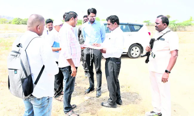 ఐటీ టవర్ పనుల్లో వేగం పెంచండి