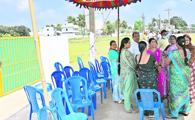 మద్యంషాపు ఏర్పాటుపై మండిపాటు 