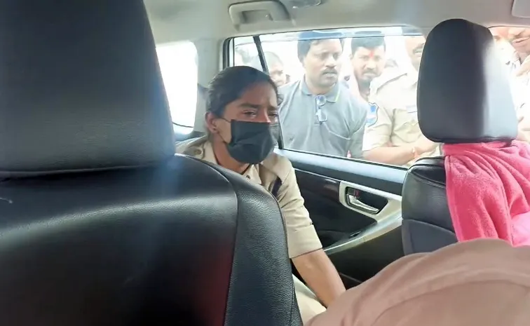 Bike Hits Woman Constable In Ktr Convoy Karimnagar