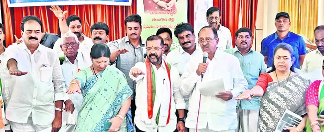 రాజ్యాంగాన్ని అవహేళన చేస్తున్న మోదీ