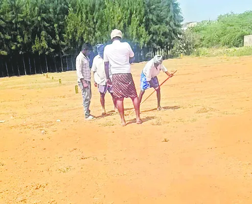 అక్రమ లేఅవుట్పై కూటమి పార్టీల రగడ