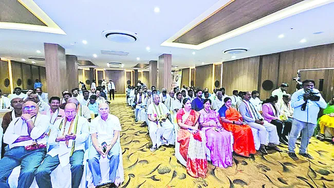 పచ్చ పార్టీలో ముసలం 