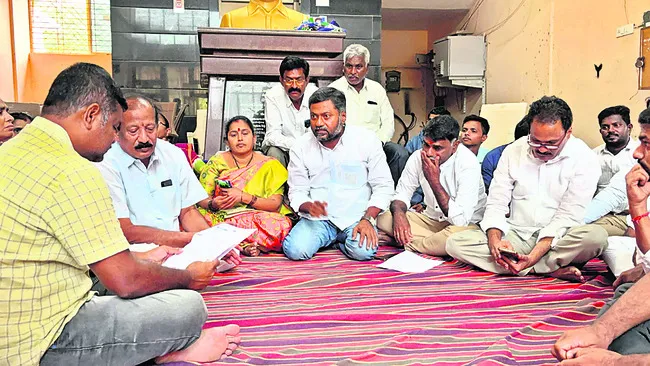 పట్టు నిలుపుకున్న మున్సిపల్ చైర్పర్సన్