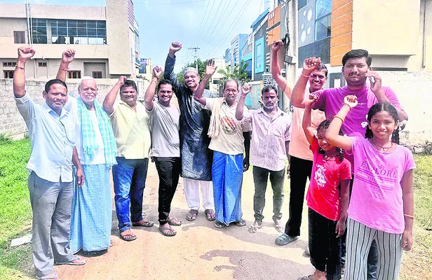 రోడ్లు, డ్రెయినేజీల నిర్మాణ పనులు ప్రారంభించాలి 