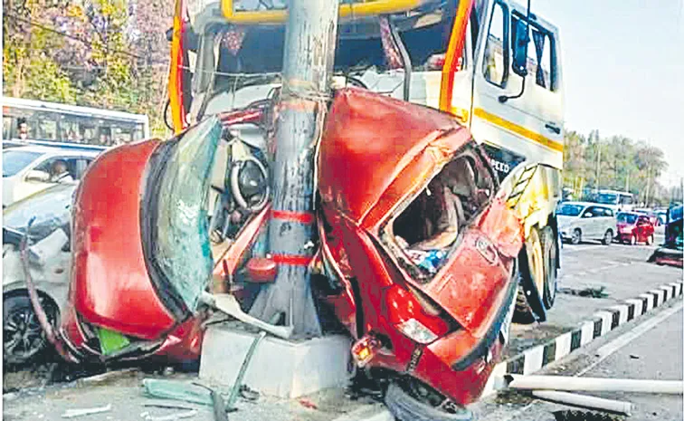 Truck crashes into car at toll plaza after brake failure15