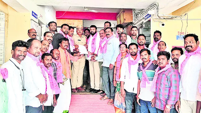 కేంద్రమంత్రి సంజయ్‌పై ఫిర్యాదులు 