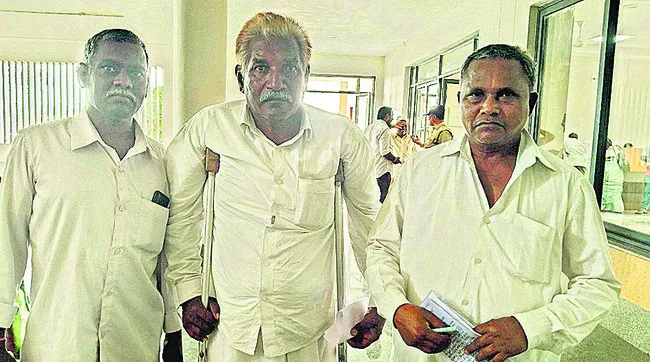 కల్వర్టు పునర్నిర్మించాలి..