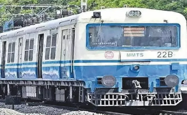 Hyderabad MMTS Train Women Incident Details