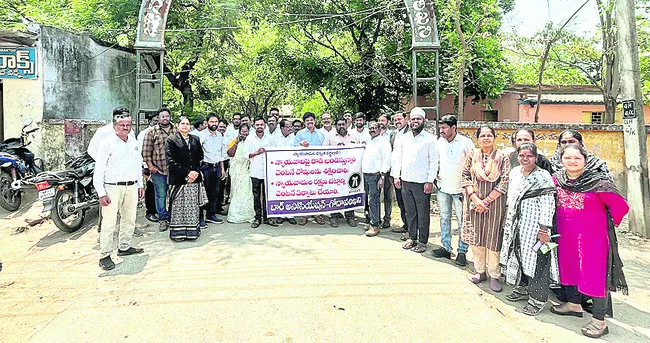 న్యాయవాదుల రక్షణకు   ప్రత్యేక చట్టం తీసుకురావాలి