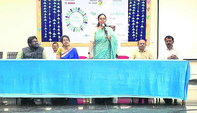 ఆంగ్లభాషపై ప్రావీణ్యం పెంచుకోవాలి