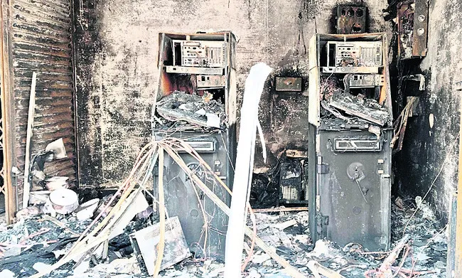 ఎస్‌బీఐ ఏటీఎం సెంటరులో అగ్ని ప్రమాదం 